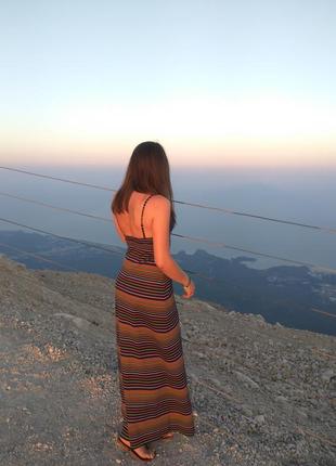 Довга синя сукня у кольорову смужку crimplene