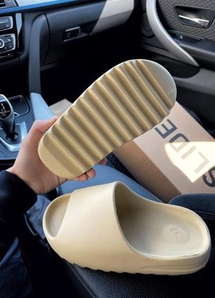Женские шлепанцы adidas yeezy slide desert sand скидка sale | жіночі шльопанці знижка7 фото