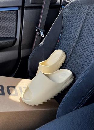 Женские шлепанцы adidas yeezy slide desert sand скидка sale | жіночі шльопанці знижка4 фото