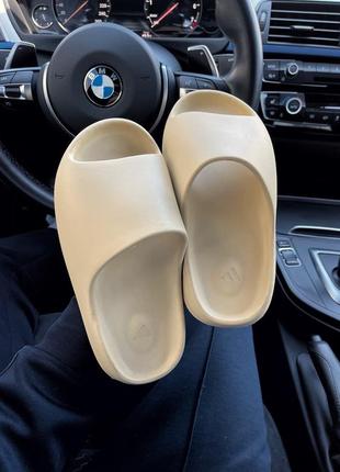 Женские шлепанцы adidas yeezy slide desert sand скидка sale | жіночі шльопанці знижка6 фото