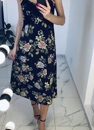 Сукня на бретелях