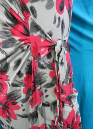 Приголомшливе яскраве плаття на запах з трендовим принтом floral6 фото