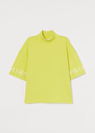 H&m яскрава футболка під горло