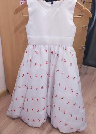 Нарядное платье