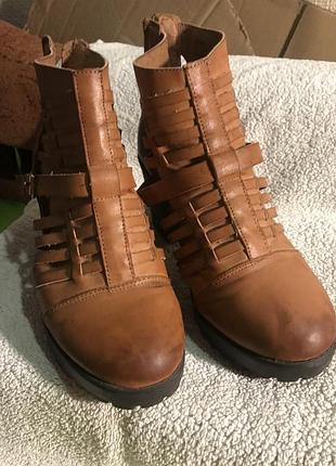 Босоніжки, сандалі шкіряні