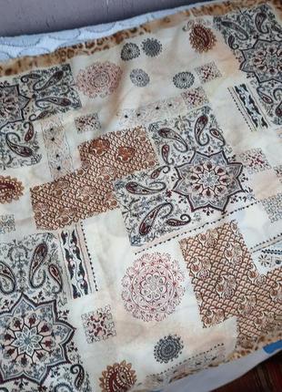 Небольшой шёлковый платок