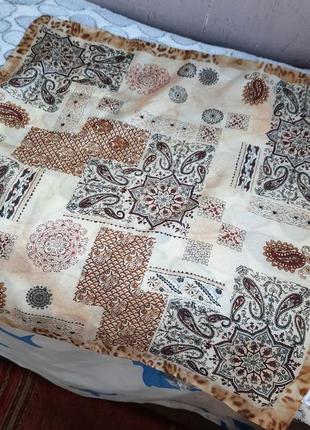 Небольшой шёлковый платок