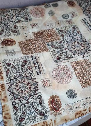 Небольшой шёлковый платок