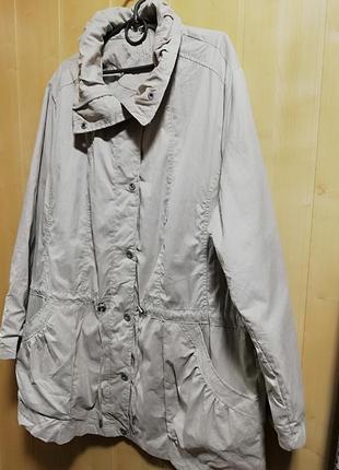 Курточка на молнии с красивейшим воротом