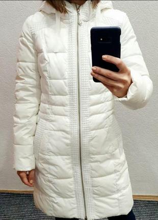 Белая зимняя теплая приталенная маленькая куртка с капюшоном eacmaess luxury collection / zara, h&m, bershka, asos, reserved3 фото
