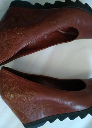 Шикарные брендовые кожаные туфли р.3.5 стелька 24см2 фото