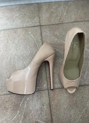 Туфли босоножки christian louboutin5 фото