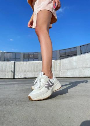 Mlb sneakers white beige женские белые трендовые бежевые премиум кроссовки лето осень весна жіночі білі бежеві модні кросівки з логотипом9 фото