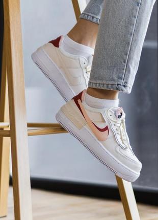 Air force shadow beige red женские бежевые трендовые кроссовки найк осень весна лето жіночі модні бежеві кросівки