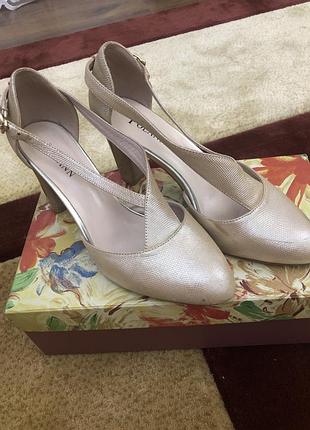 Шкіряні туфельки