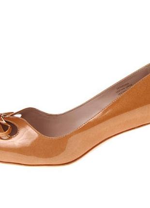 Туфлі, човники, з лакової шкіри joan&david, маленький каблук, розмір 37. 5 взуття з сша3 фото