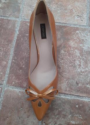 Туфлі, човники, з лакової шкіри joan&david, маленький каблук, розмір 37. 5 взуття з сша6 фото