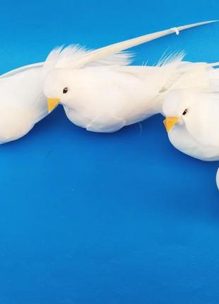 Декоративний весільний голуб з пір'я 15 см