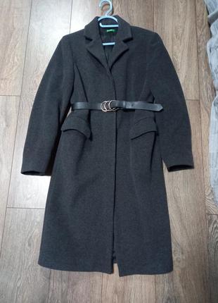 Сіре пальто класичного крою.2 фото
