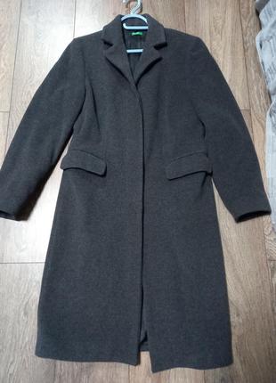 Сіре пальто класичного крою.4 фото