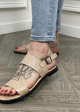 Sale актуальные удобные бежевые босоножки низкая походка 36 размер