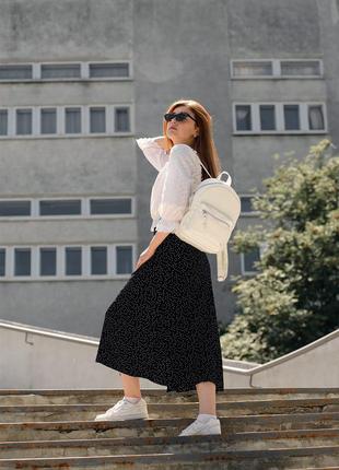 Брендовый надёжный белый женский рюкзак для города, прогулок, учёбы4 фото