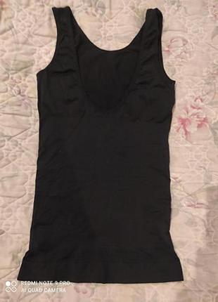 Супер утягивающая бесшовная майка анатомический дизайн позволяет утянуть бока, живот