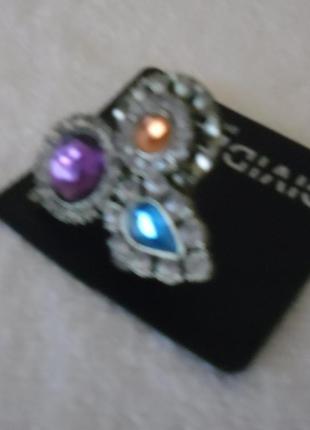 Нарядное кольцо h&m в цветных камнях3 фото