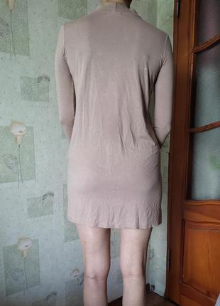 Легкое платье с горловиной с вырезом3 фото