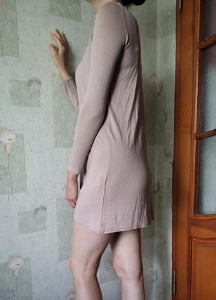 Легкое платье с горловиной с вырезом2 фото