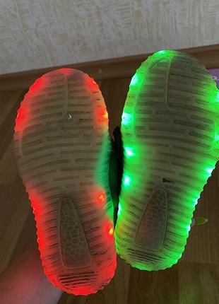 Круті світяться кросівки р. 26