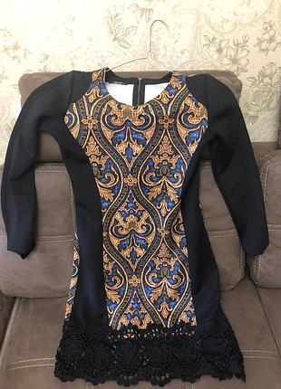 Красивое женское платье