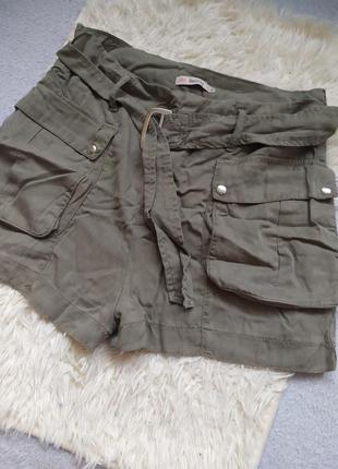 Шорти на поясі bershka