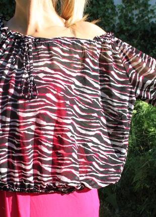 Укорочена блуза зі спущеними рукавами