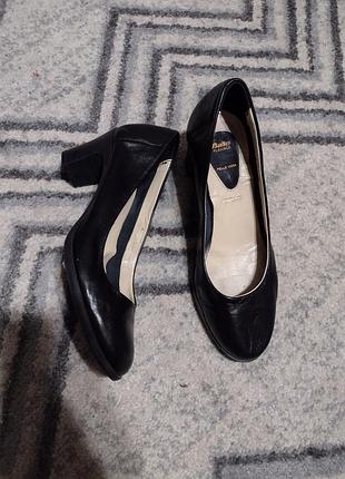 Шикарні туфлі bata 38 розмір шкіра, дуже зручні