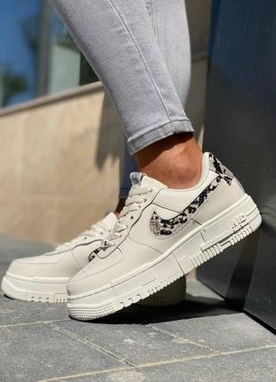 nike menu air force 1 white alligator жіночі білі кросівки найк форс з лусочками зміїна шкіра жіночі стильні білі кросівки