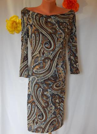 Красивое по фигуре платье с открытыми плечами от mango suit (размер 38)