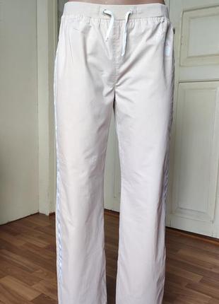 Спортивні штани.