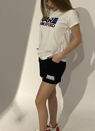 Якісна трикотажна футболка