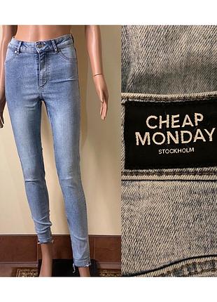 Джинсовые обтягивающие штаны на высокой посадке