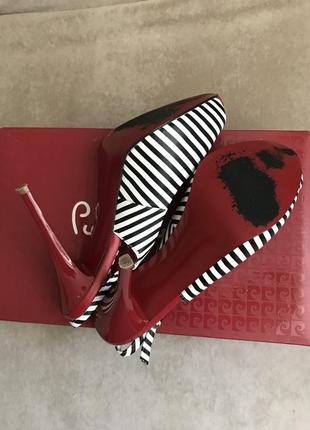 Кожаные босоножки в полоску на каблуке, скрытая танкетка, красный каблук, в стиле jean paul gaultier6 фото