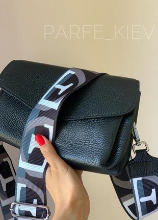 Чёрная сумочка кожаная женская мягкая на широком ремне италия5 фото