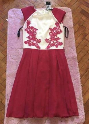 Нереально круте плаття з оригінальним спинкою