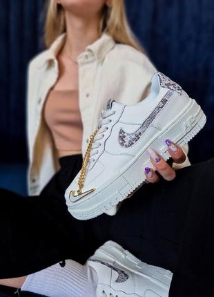 Nike air force 1 alligator chain жіночі білі трендові кросівки з ланцюгом найк жіночі модні білі кросівки з золотою підвіскою цепочкою