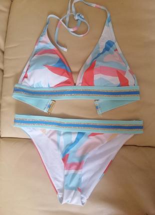 Стильный фирменный купальник