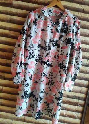 Нарядне плаття в квітковий принт.