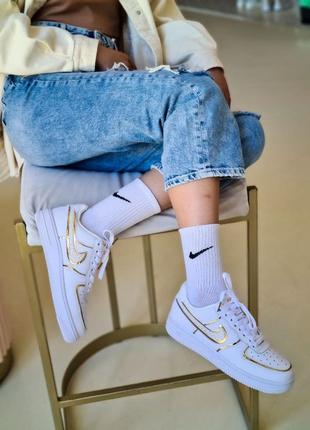 Nike air force 1 white gold женские белые золотые трендовые кроссовки найк новинка весна осень лето жіночі стильні білі золоті кросівки