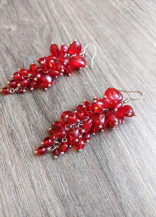 Длинные серьги гроздочки ягодки из красных сердечек3 фото
