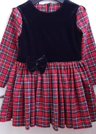 Відмінне плаття на дівчинку 4-5 років
