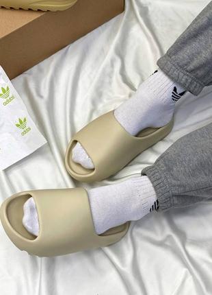 Сланцы adidas yeezy slide bone светлые